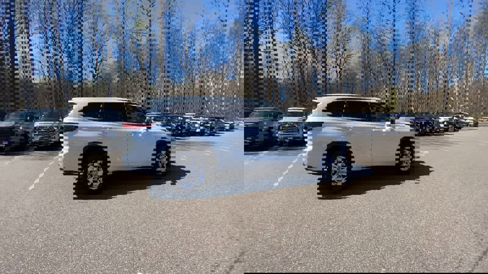 Used 2023 Toyota Highlander LE image 10