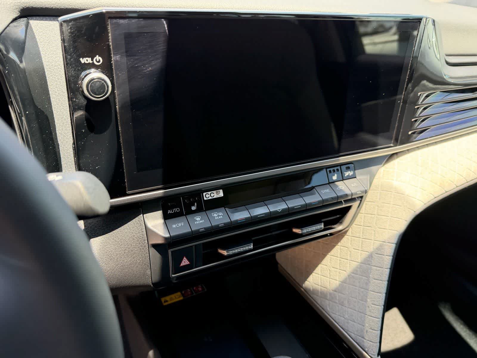 Used 2025 Toyota Camry XLE FWD image 11