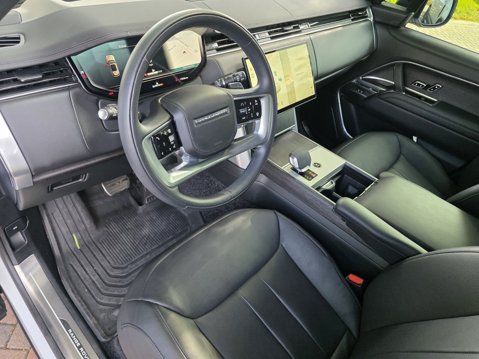 Certified 2025 Land Rover Range Rover SE AWD/4WD image 11