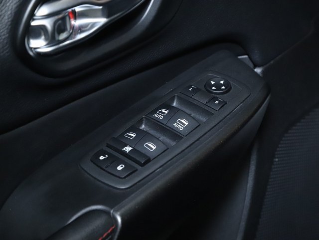 Used 2022 Jeep Cherokee Trailhawk w/ Comfort/Convenience Group AWD/4WD image 16
