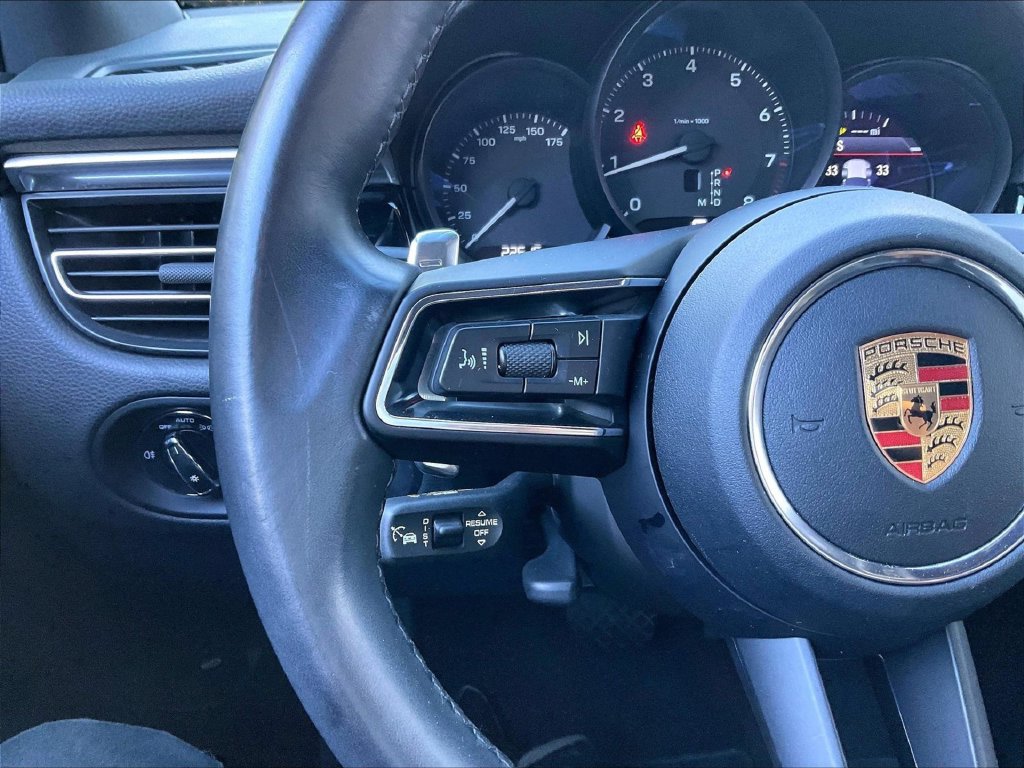 Certified 2023 Porsche Macan AWD/4WD image 21