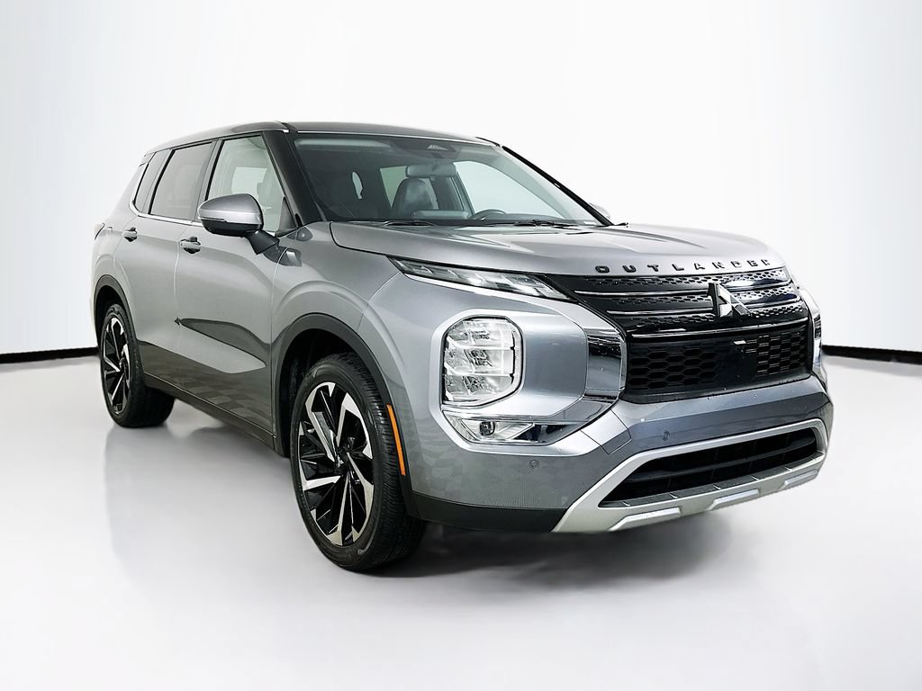 Used 2023 Mitsubishi Outlander SE FWD image 2
