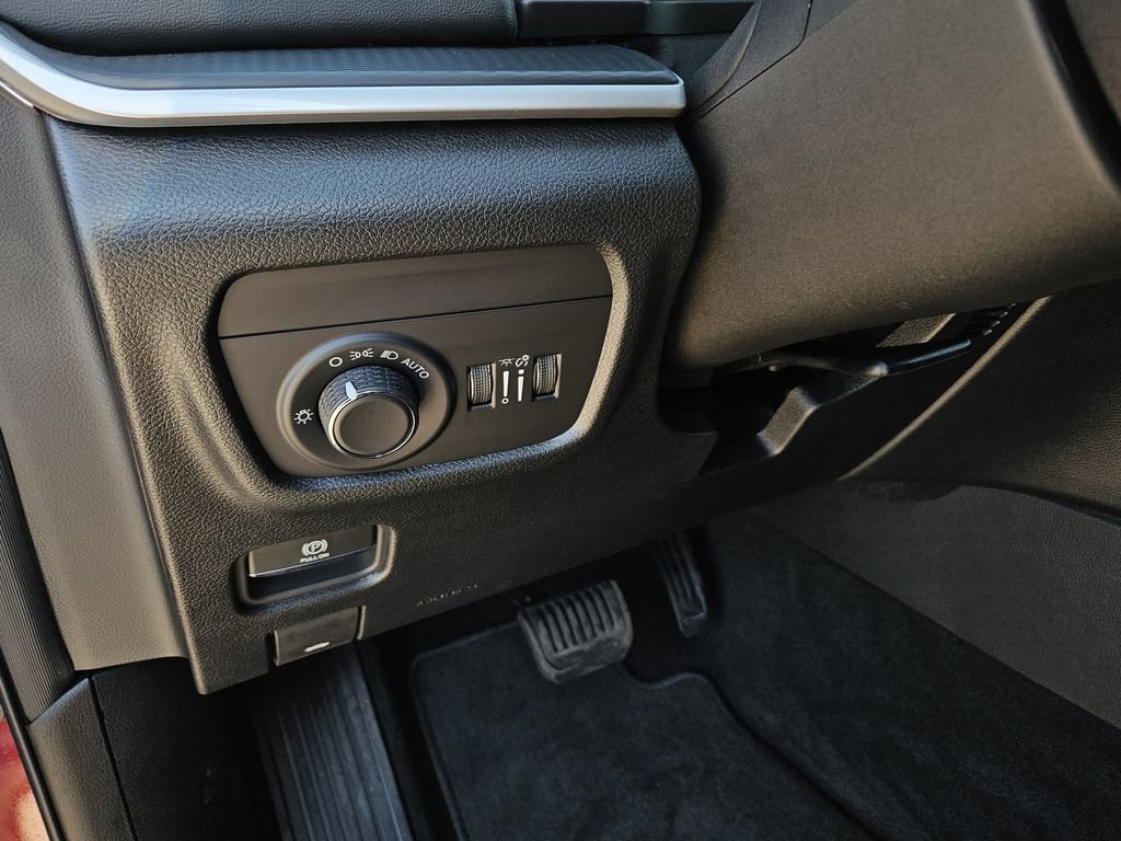 New 2025 Jeep Grand Cherokee L Altitude RWD image 16