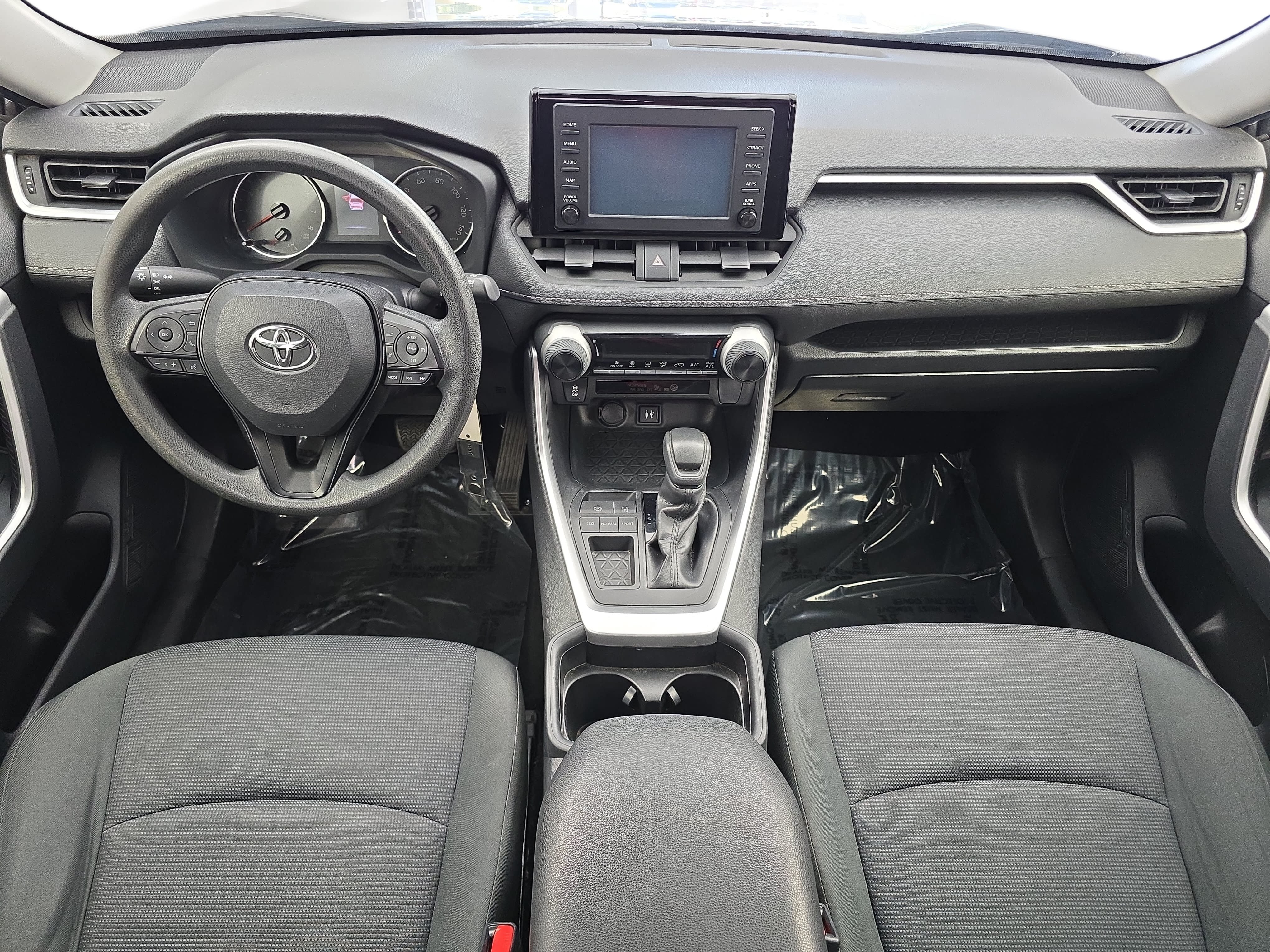 Used 2019 Toyota RAV4 LE FWD image 9