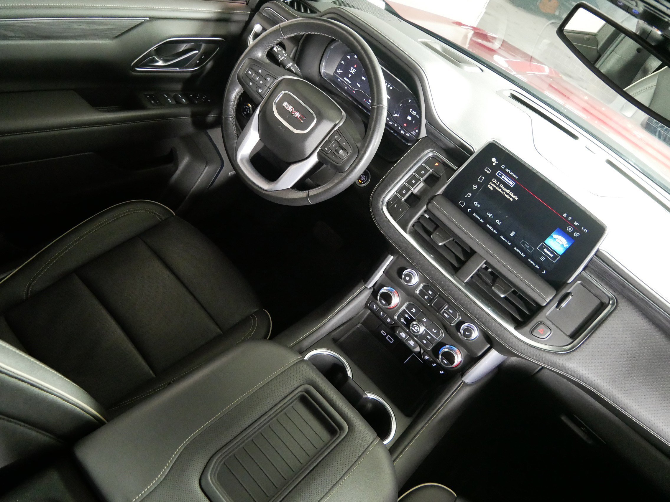 Used 2022 GMC Yukon SLT w/ SLT Premium Package AWD/4WD image 9