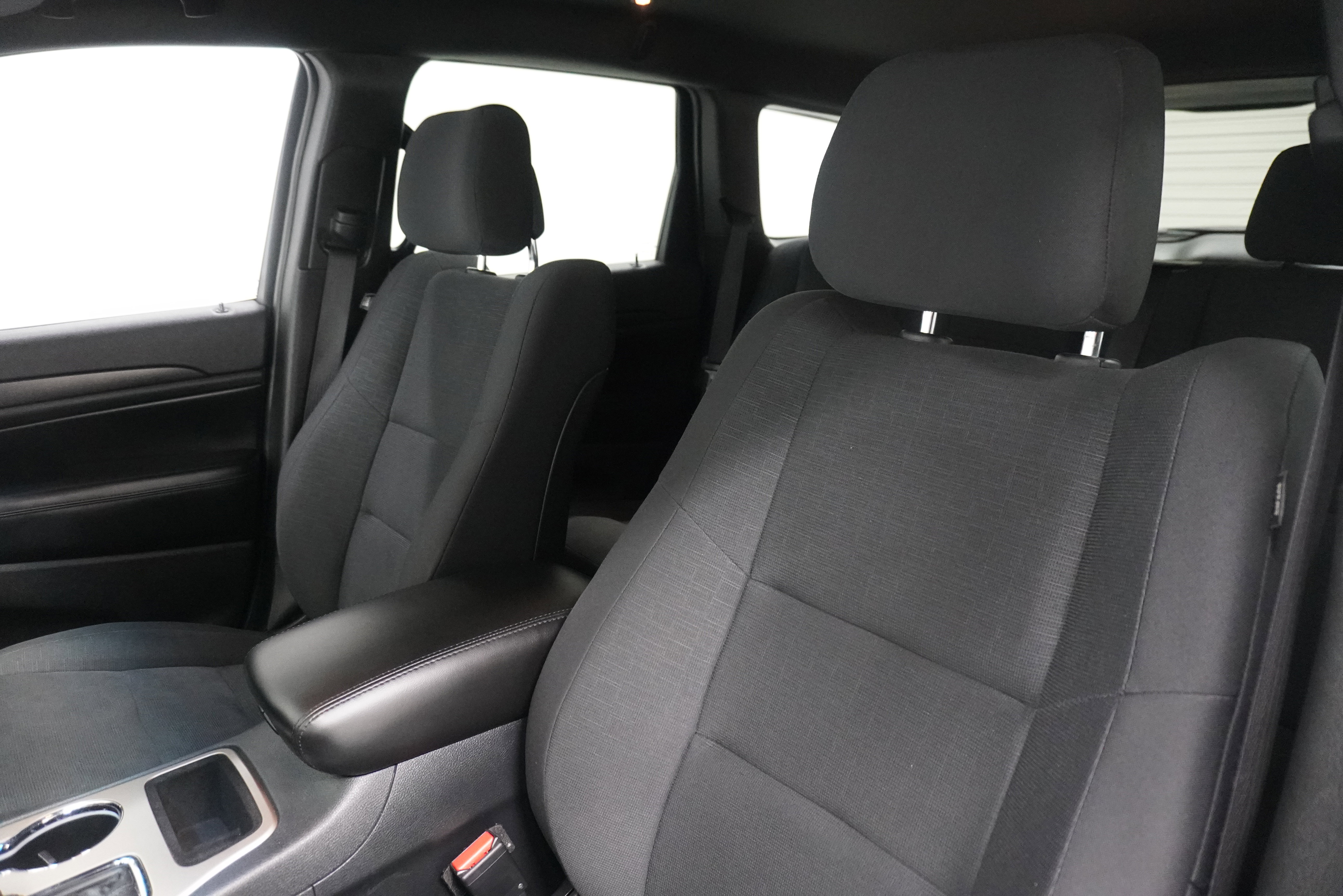 Used 2017 Jeep Grand Cherokee Laredo RWD image 11