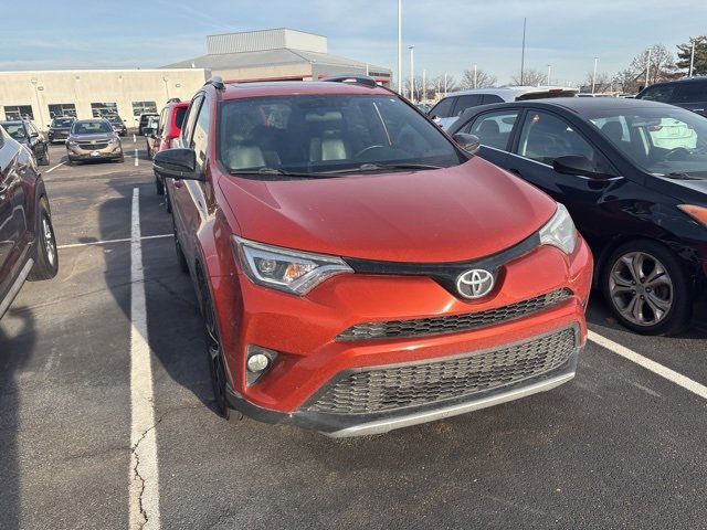 Used 2016 Toyota RAV4 SE image 2