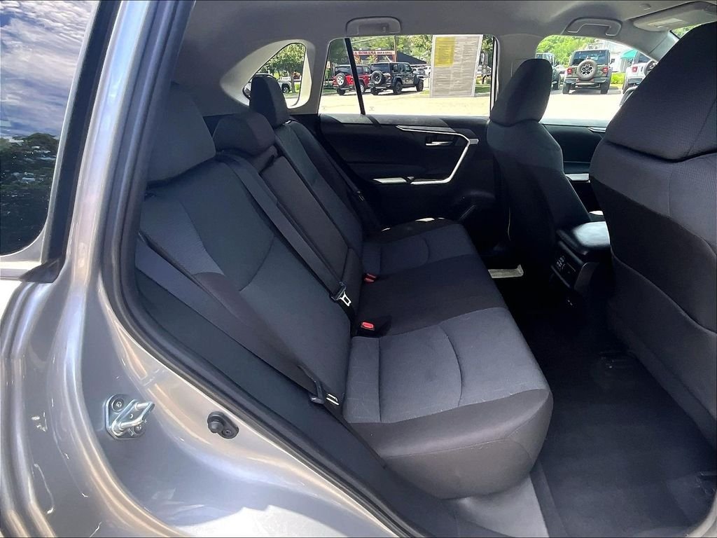 Used 2025 Toyota RAV4 XLE AWD/4WD image 16