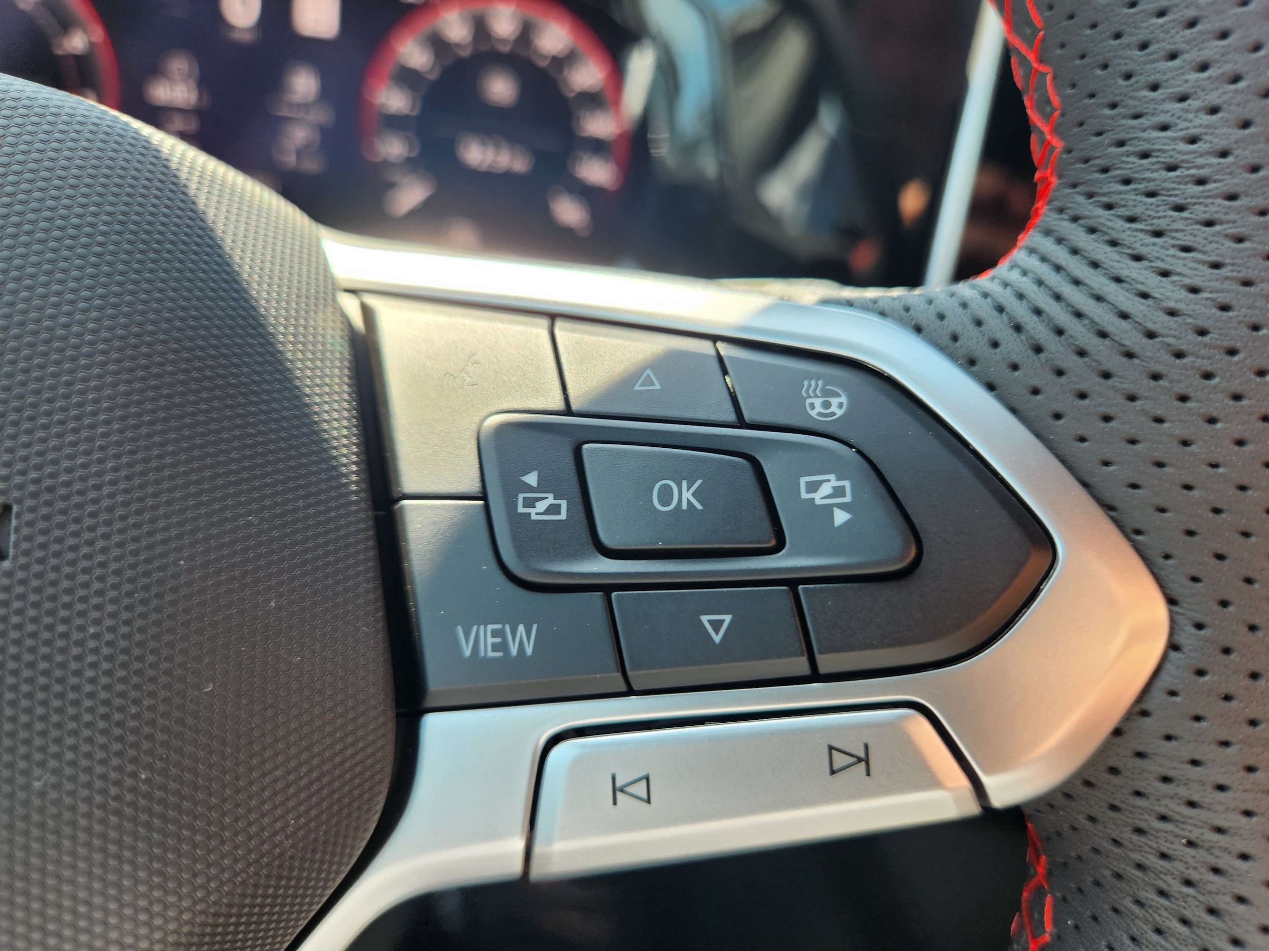 New 2025 Volkswagen GTI SE FWD image 17