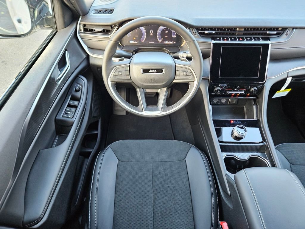 New 2025 Jeep Grand Cherokee Altitude image 13