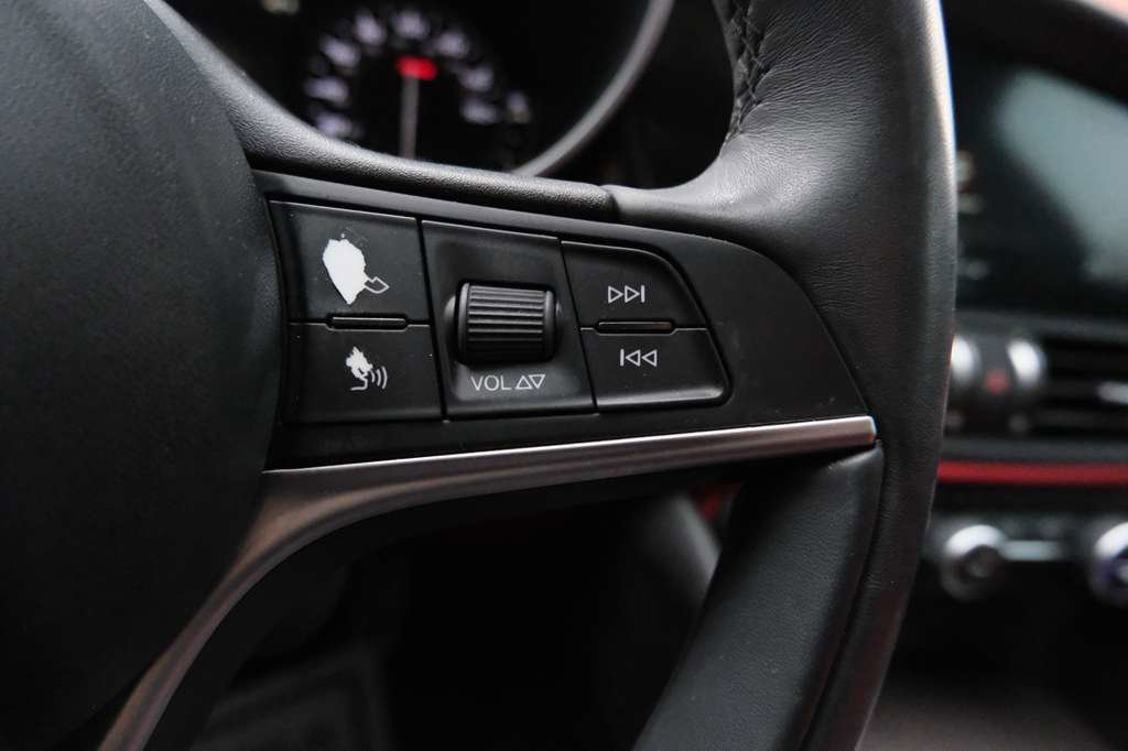 Used 2019 Alfa Romeo Giulia Ti w/ Quick Order Package 22Z Lusso image 37