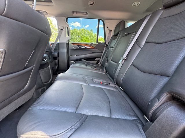 Used 2016 Cadillac Escalade Luxury AWD/4WD image 15