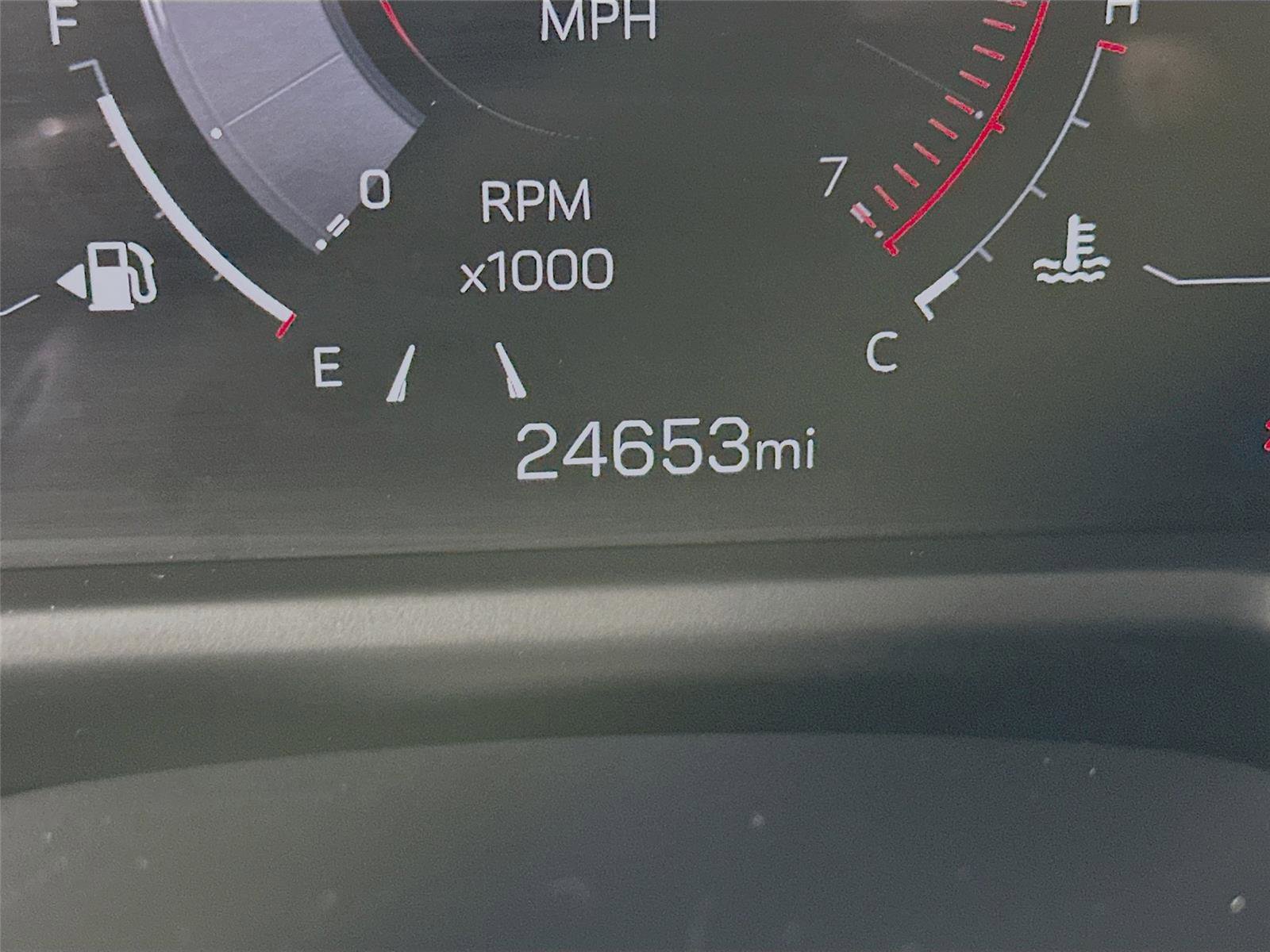 Used 2025 GMC Acadia Elevation image 13