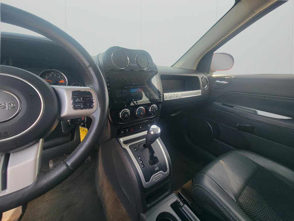 Used 2016 Jeep Compass Latitude image 16