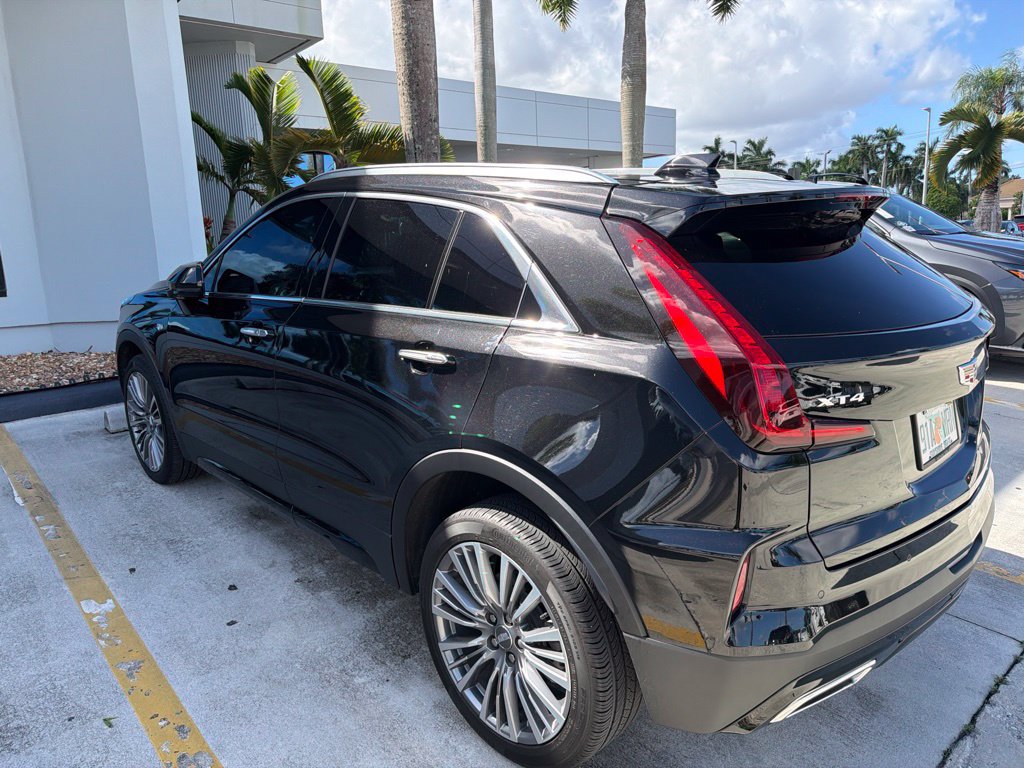 Used 2024 Cadillac XT4 Premium Luxury FWD image 9
