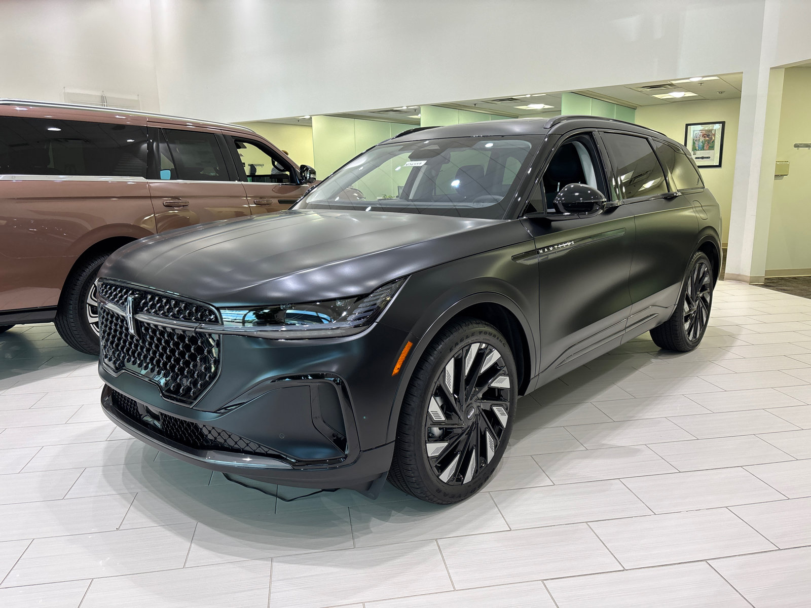 New 2026 Lincoln Nautilus Reserve w/ Jet Appearance Package AWD/4WD image 4