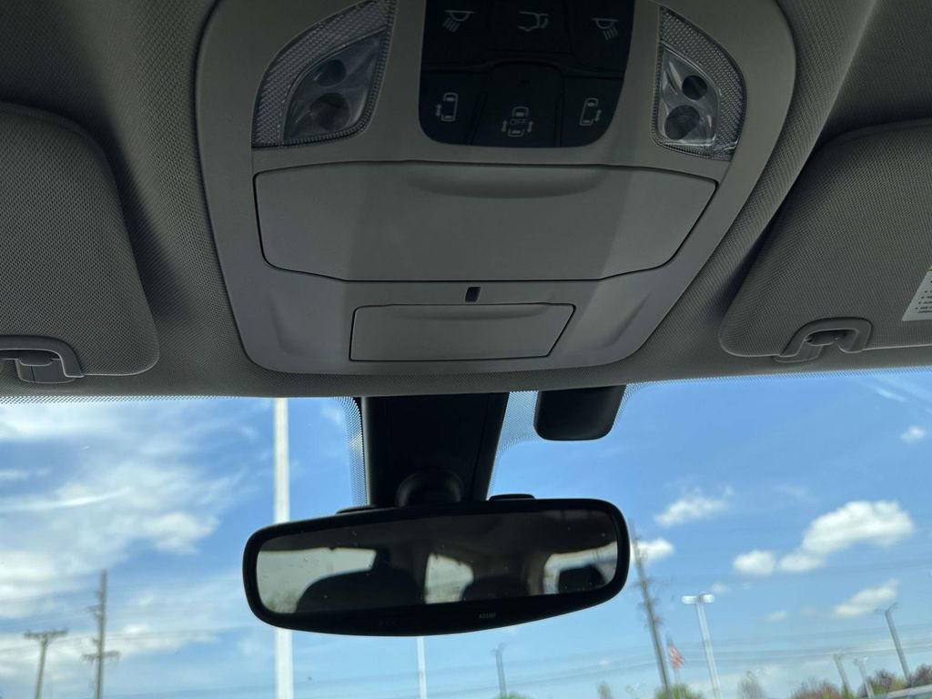 Used 2017 Chrysler Pacifica Touring-L FWD image 27