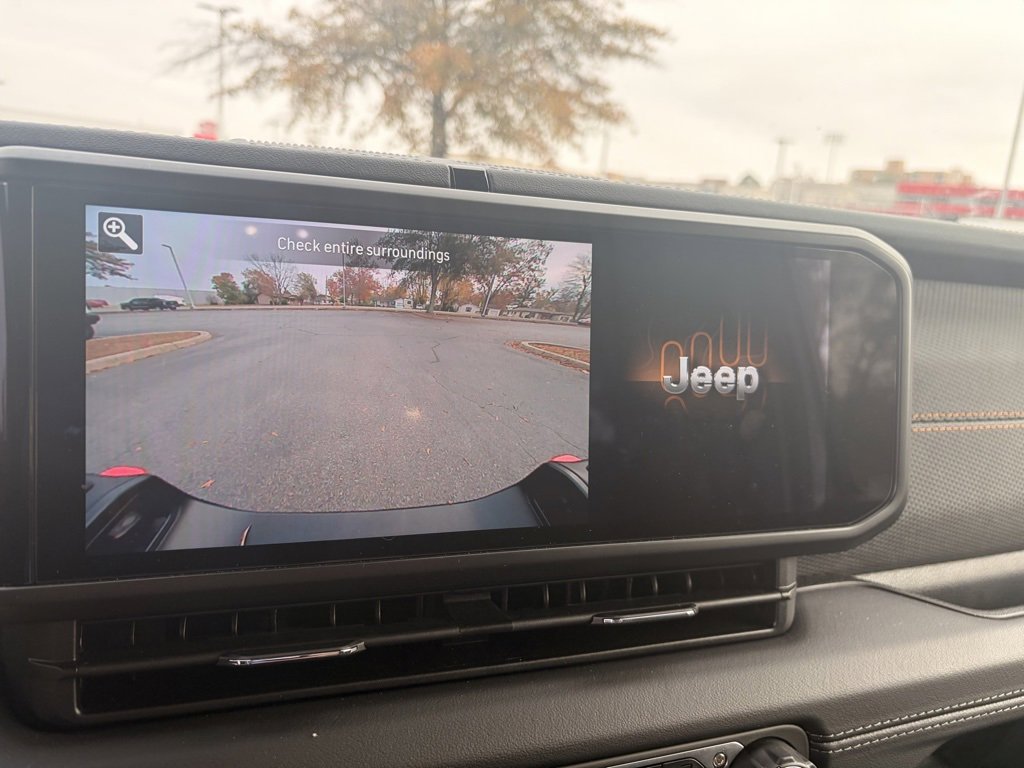 Used 2024 Jeep Gladiator Mojave w/ Steel Bumper Group image 20