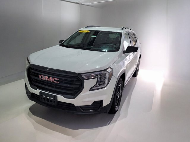 Used 2023 GMC Terrain SLE image 13