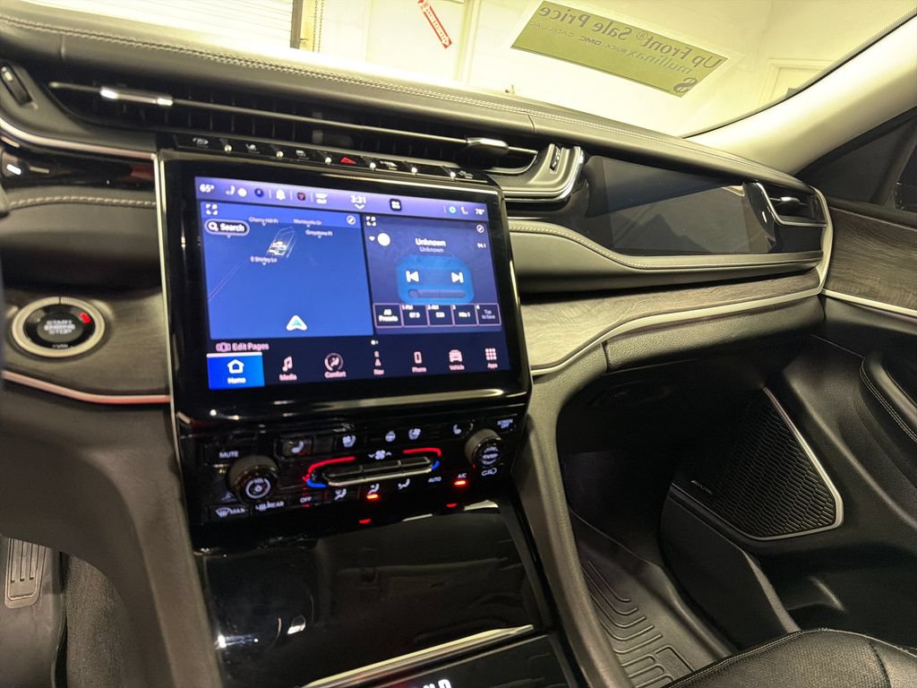 Used 2022 Jeep Grand Cherokee Limited w/ Luxury Tech Group II AWD/4WD image 36