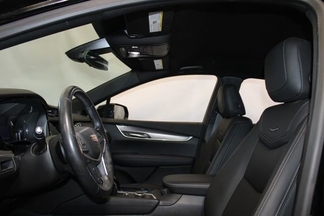 Certified 2023 Cadillac XT5 Luxury AWD/4WD image 8