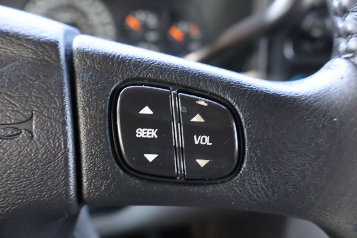 Used 2005 GMC Yukon SLT w/ SLT Preferred Equipment Group AWD/4WD image 34