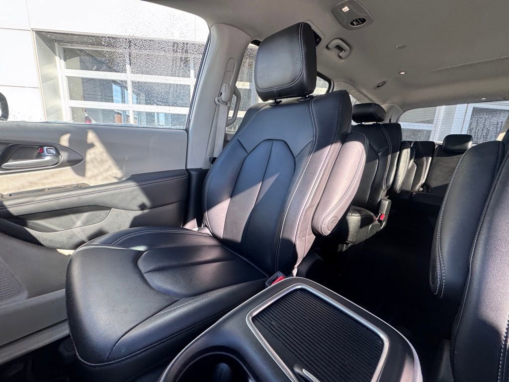 Used 2024 Chrysler Pacifica Touring-L image 22