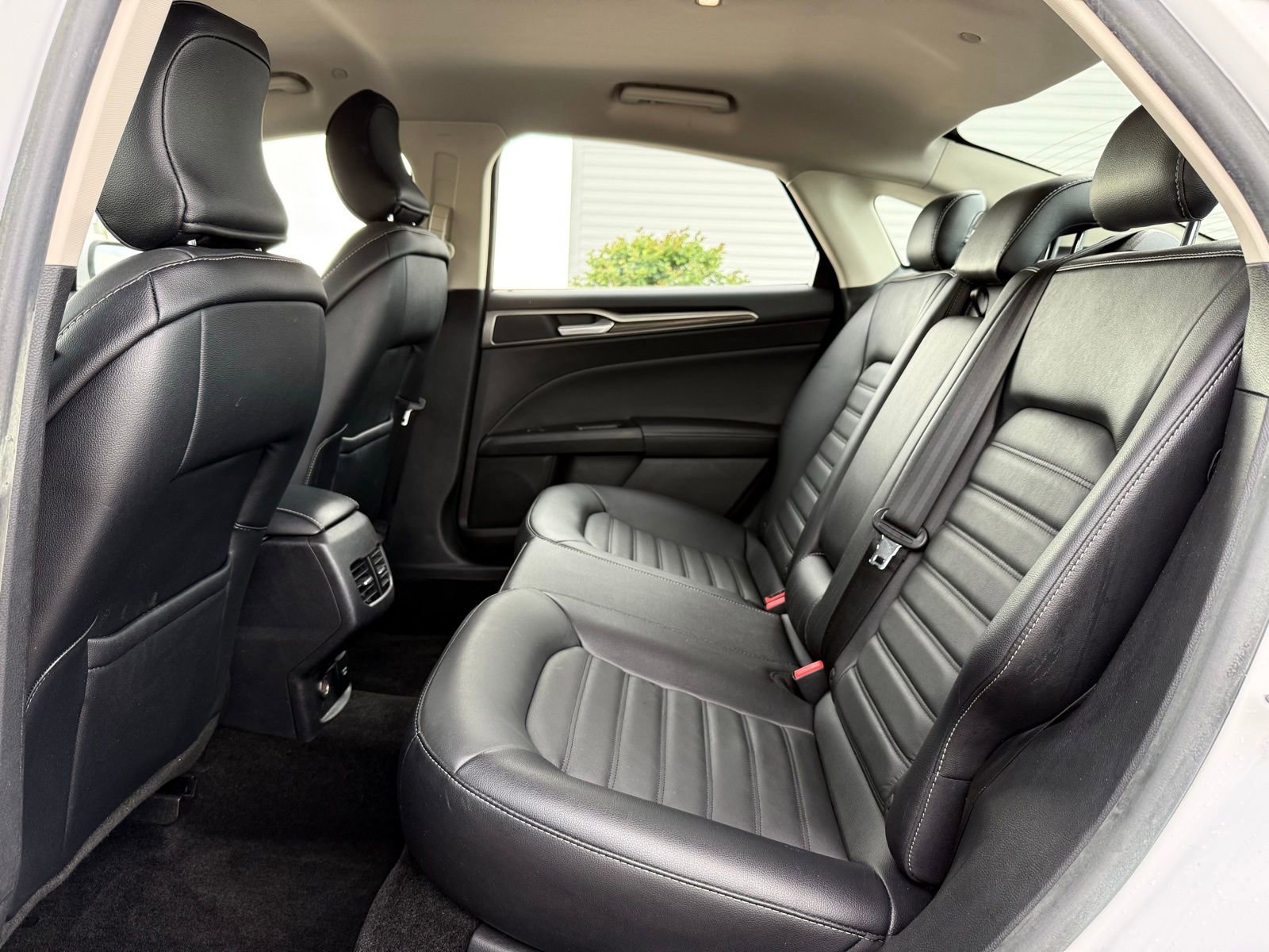 Used 2018 Ford Fusion SE w/ Equipment Group 602A FWD image 15