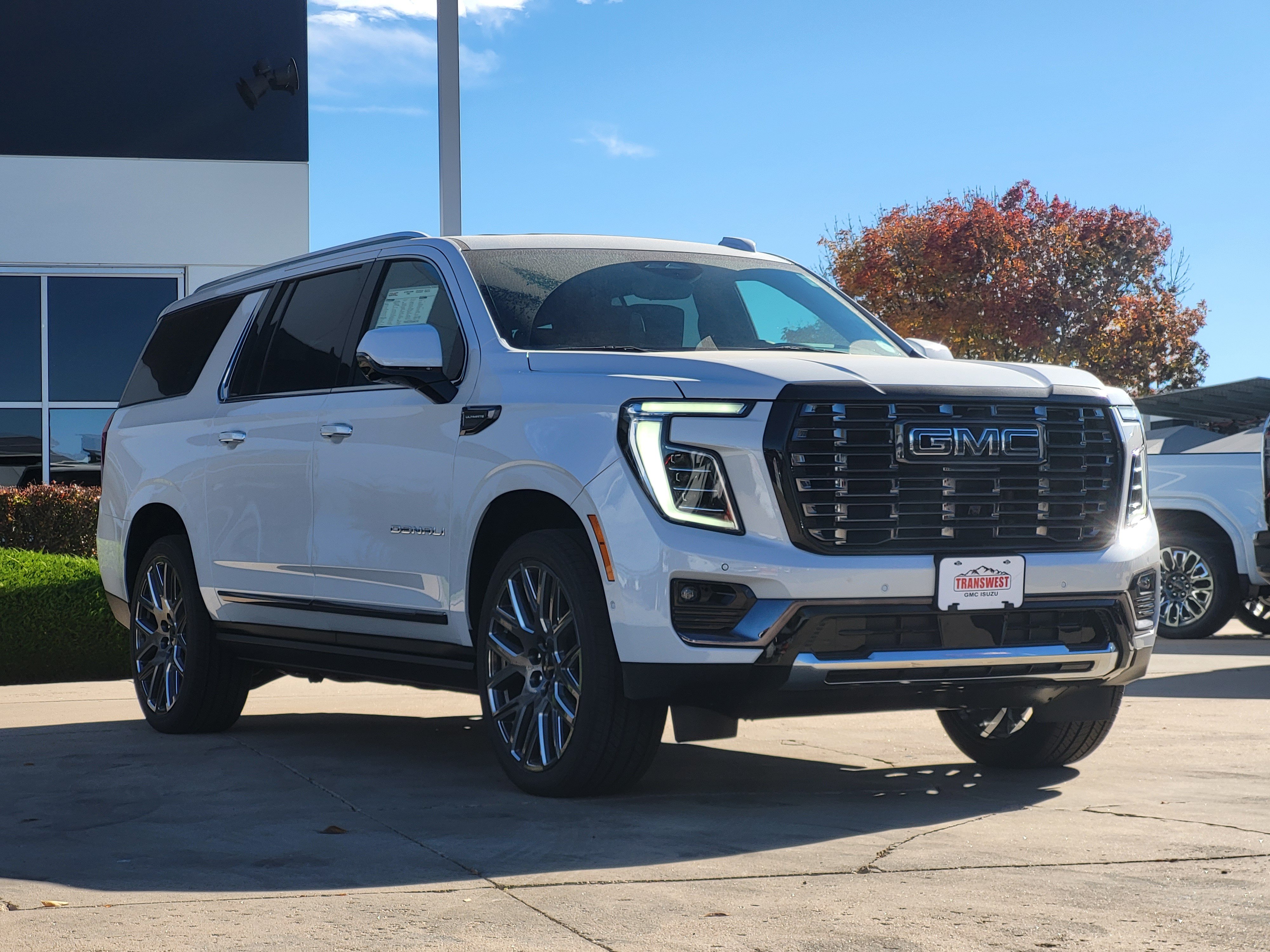 New 2027 GMC Yukon XL Denali Ultimate w/ LPO, Illumination Package AWD/4WD image 7