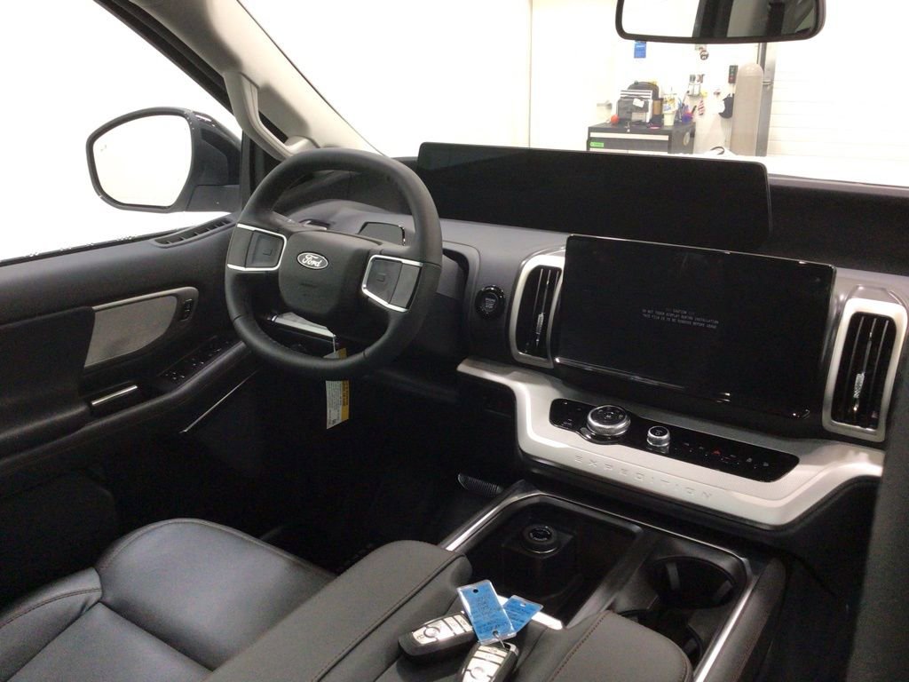 New 2025 Ford Expedition Active image 26