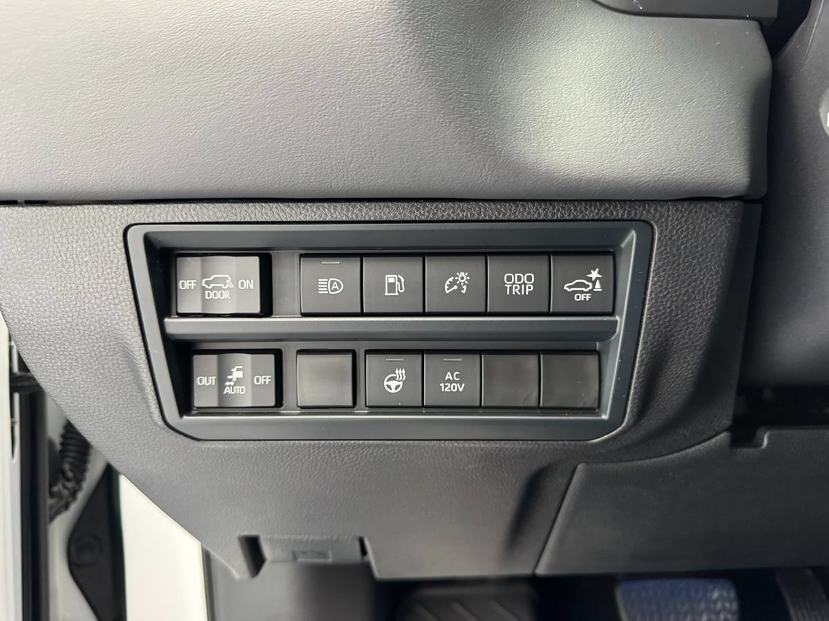 Used 2024 Toyota Sequoia Platinum AWD/4WD image 41