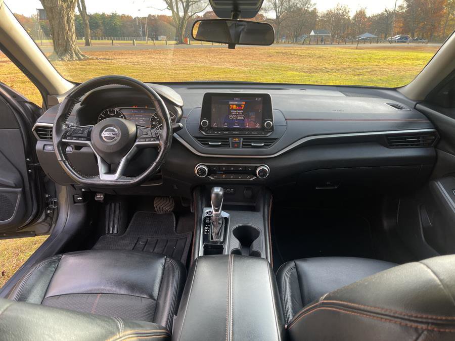 Used 2021 Nissan Altima 2.5 SR w/ SR Premium Package image 18
