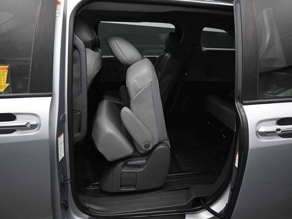 Used 2021 Toyota Sienna XLE w/ XLE Plus Package image 39