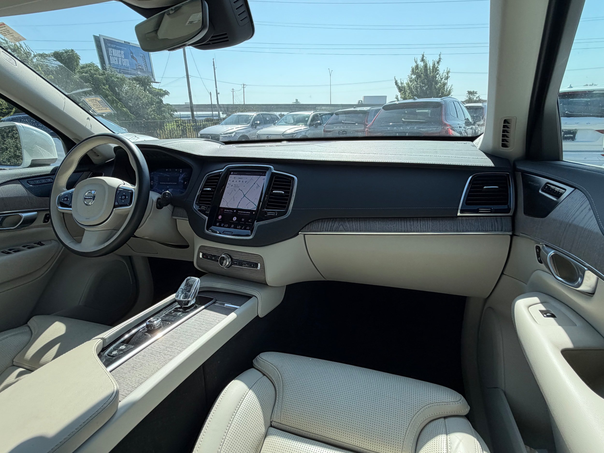 Certified 2024 Volvo XC90 T8 Ultimate w/ Protection Package Premier AWD/4WD image 14