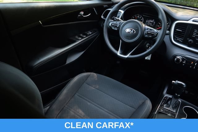 Used 2017 Kia Sorento FWD image 2