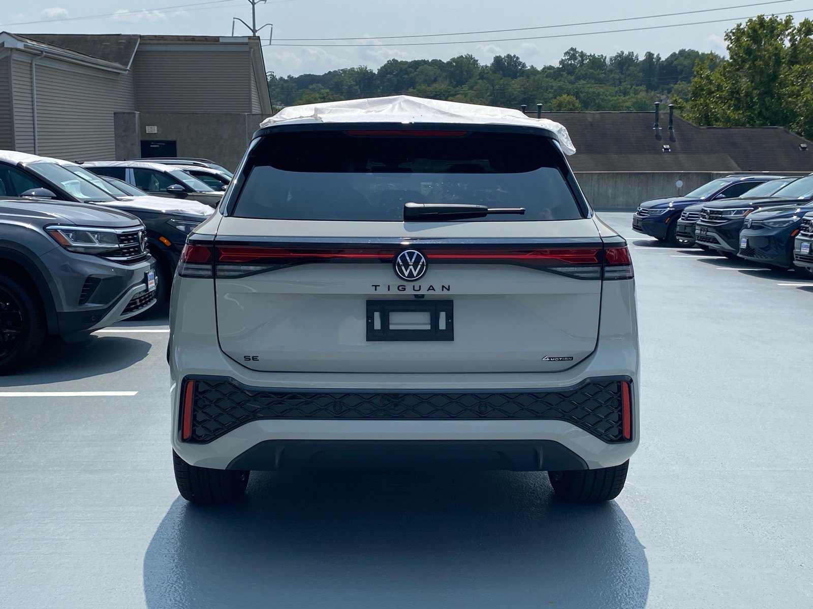 New 2026 Volkswagen Tiguan SE R-Line AWD/4WD image 4