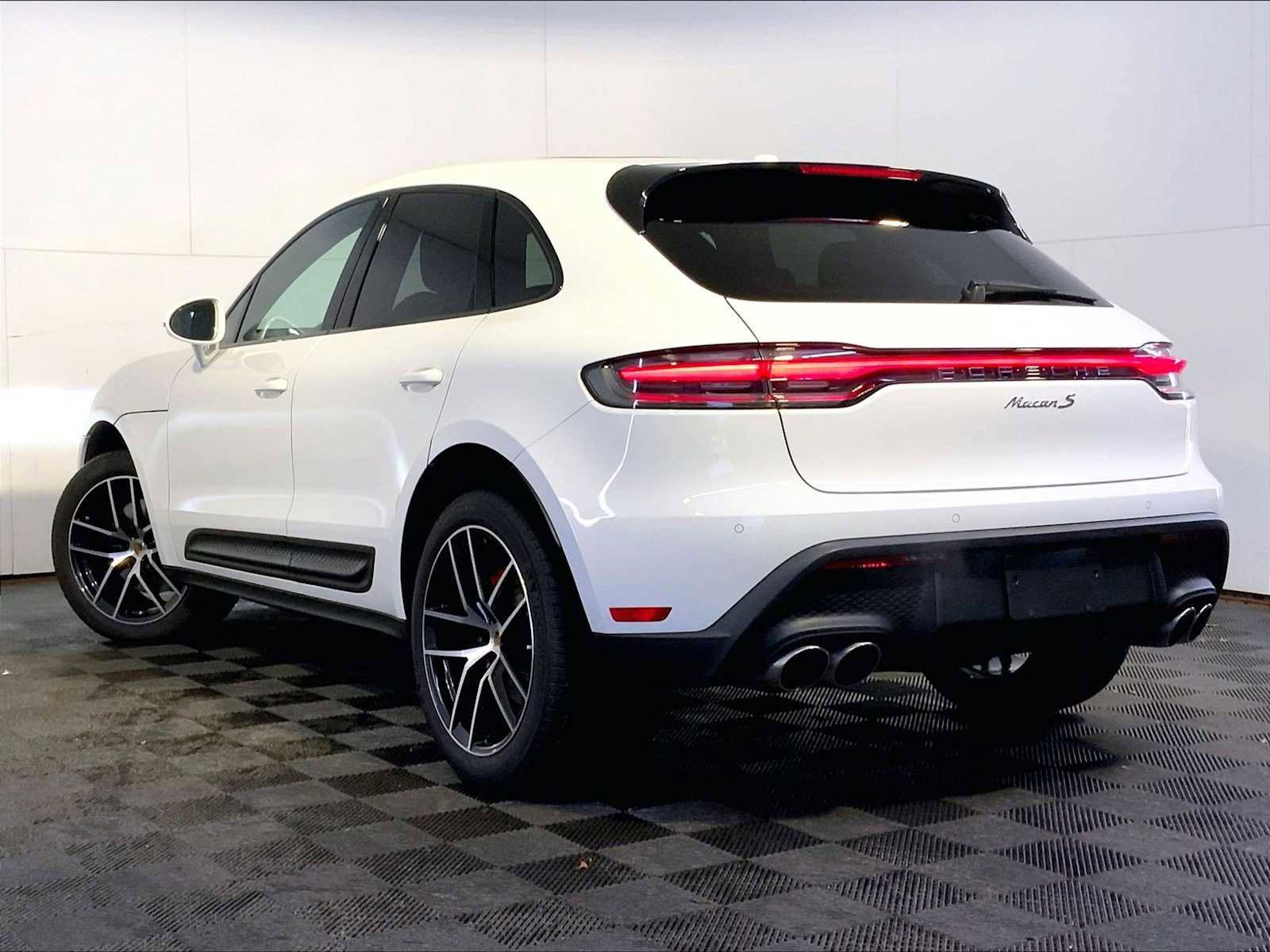 Certified 2023 Porsche Macan S w/ Premium Package Plus image 3