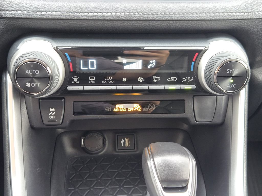 Used 2025 Toyota RAV4 XLE Premium image 21