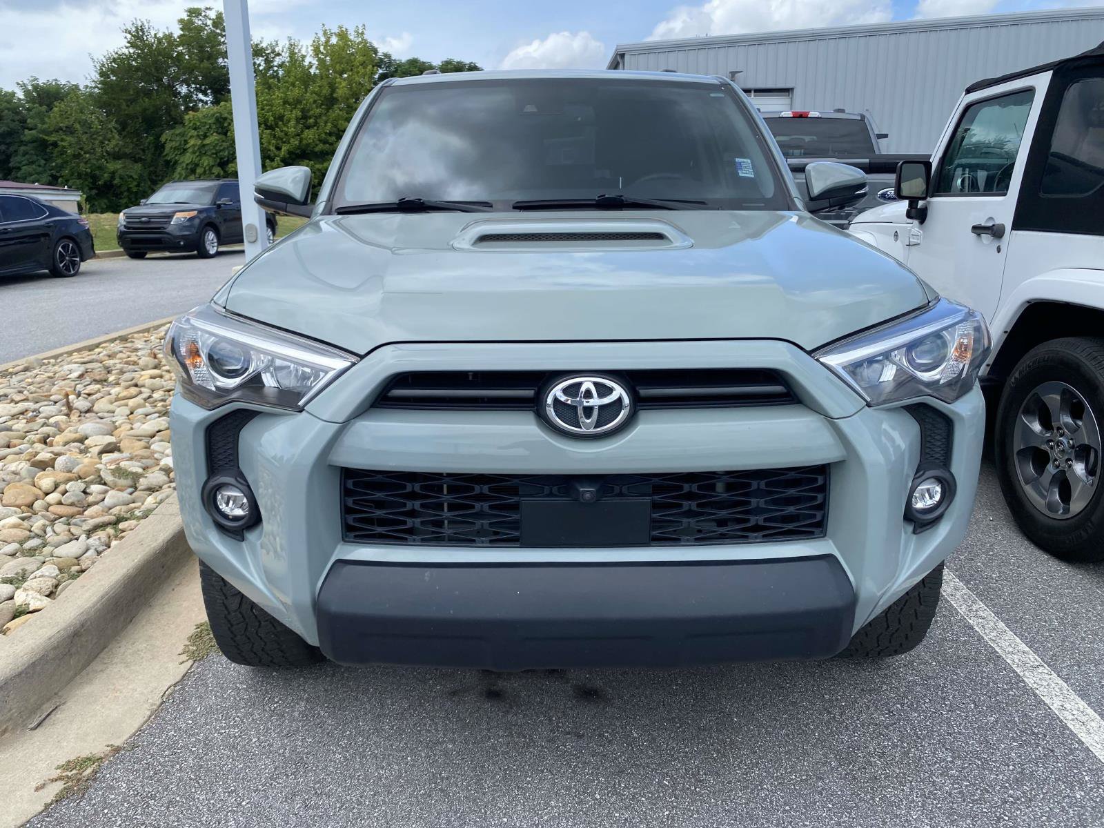 Used 2023 Toyota 4Runner TRD Off-Road Premium w/ Off Road Premium Plus Package AWD/4WD image 2