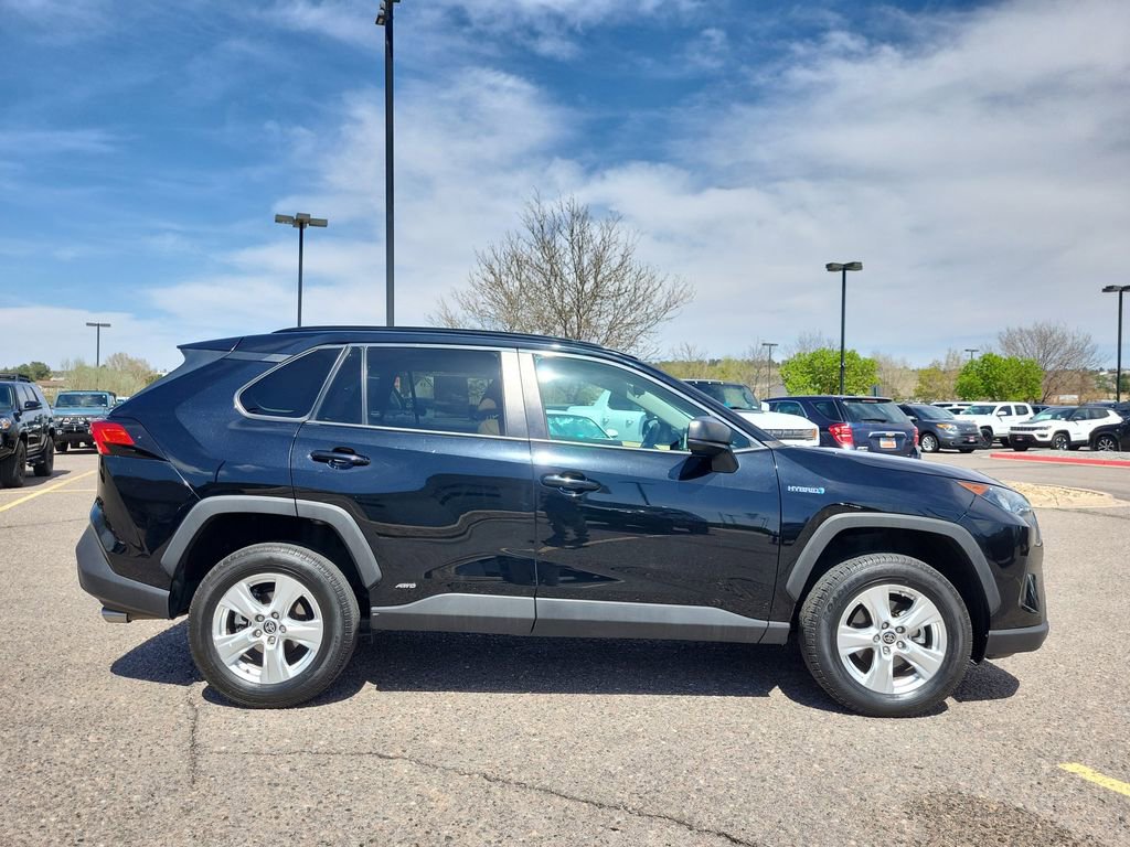 Used 2021 Toyota RAV4 LE image 2