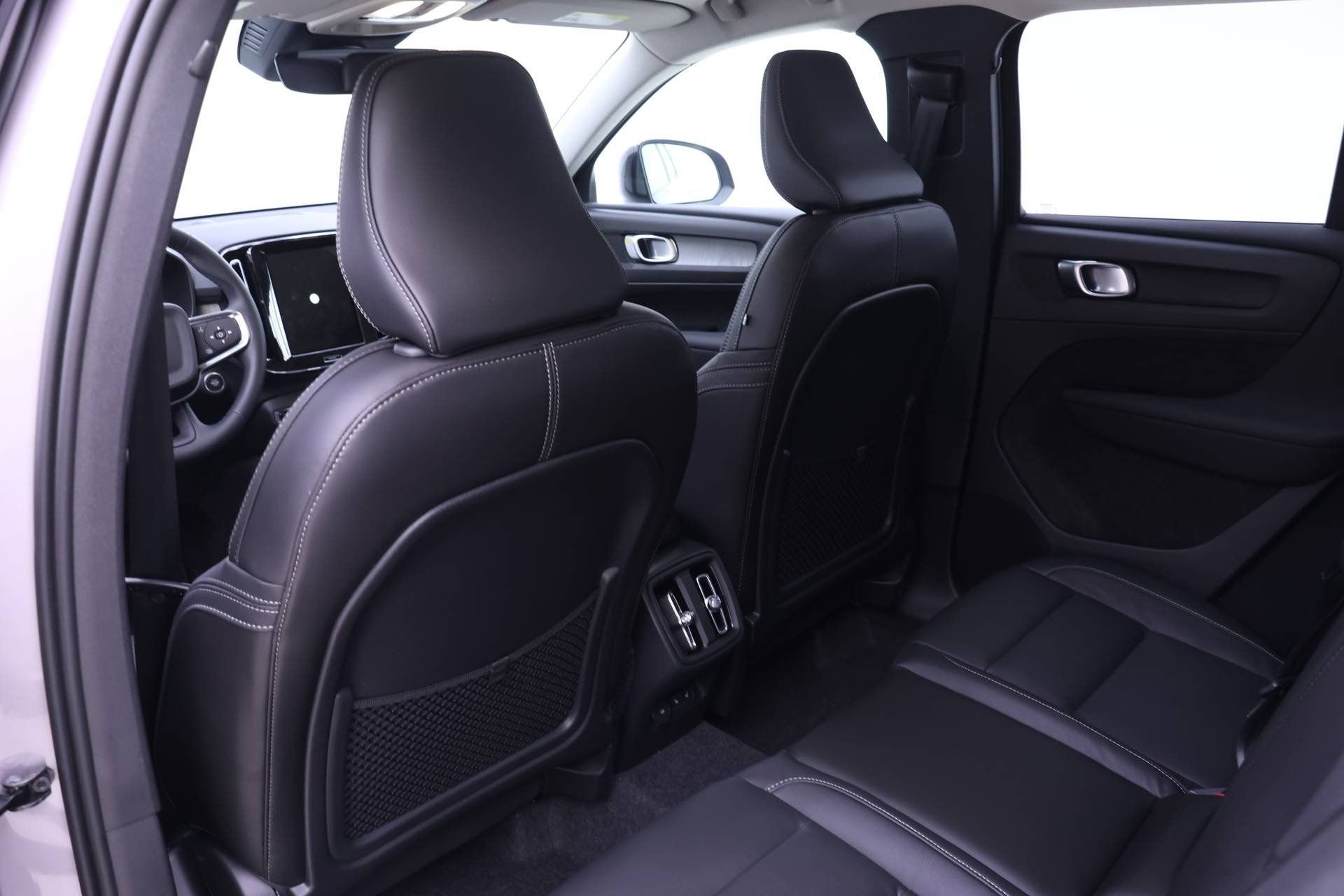 New 2026 Volvo XC40 B5 Plus w/ Protection Package Premier AWD/4WD image 11