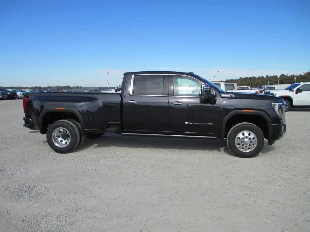 New 2026 GMC Sierra 3500 Denali w/ Denali Reserve Package image 3