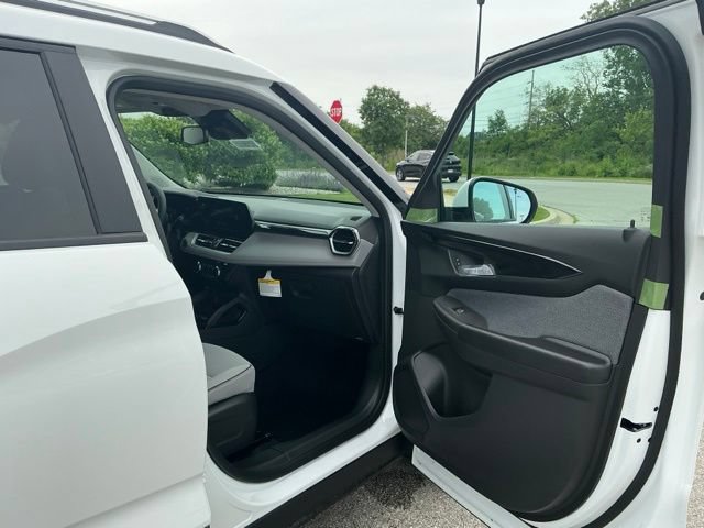 New 2026 Chevrolet TrailBlazer LT w/ Convenience Package FWD image 17