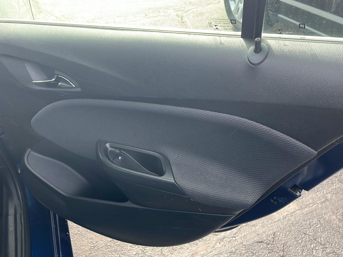 Used 2019 Chevrolet Cruze LT w/ Convenience Package image 26