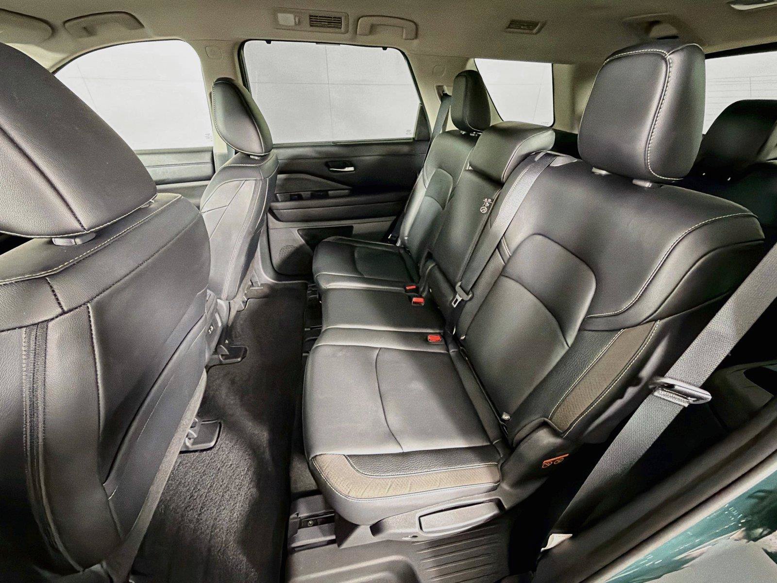 Used 2023 Nissan Pathfinder SL AWD/4WD image 26