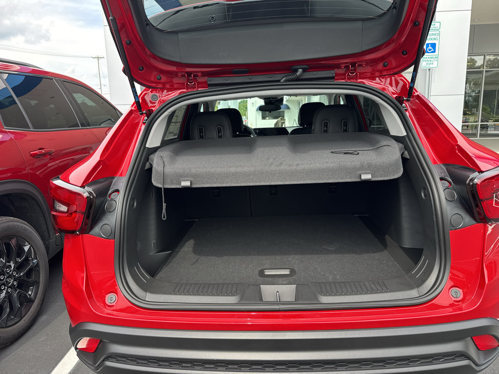 New 2026 Chevrolet Trax LT w/ Midnight Edition FWD image 19