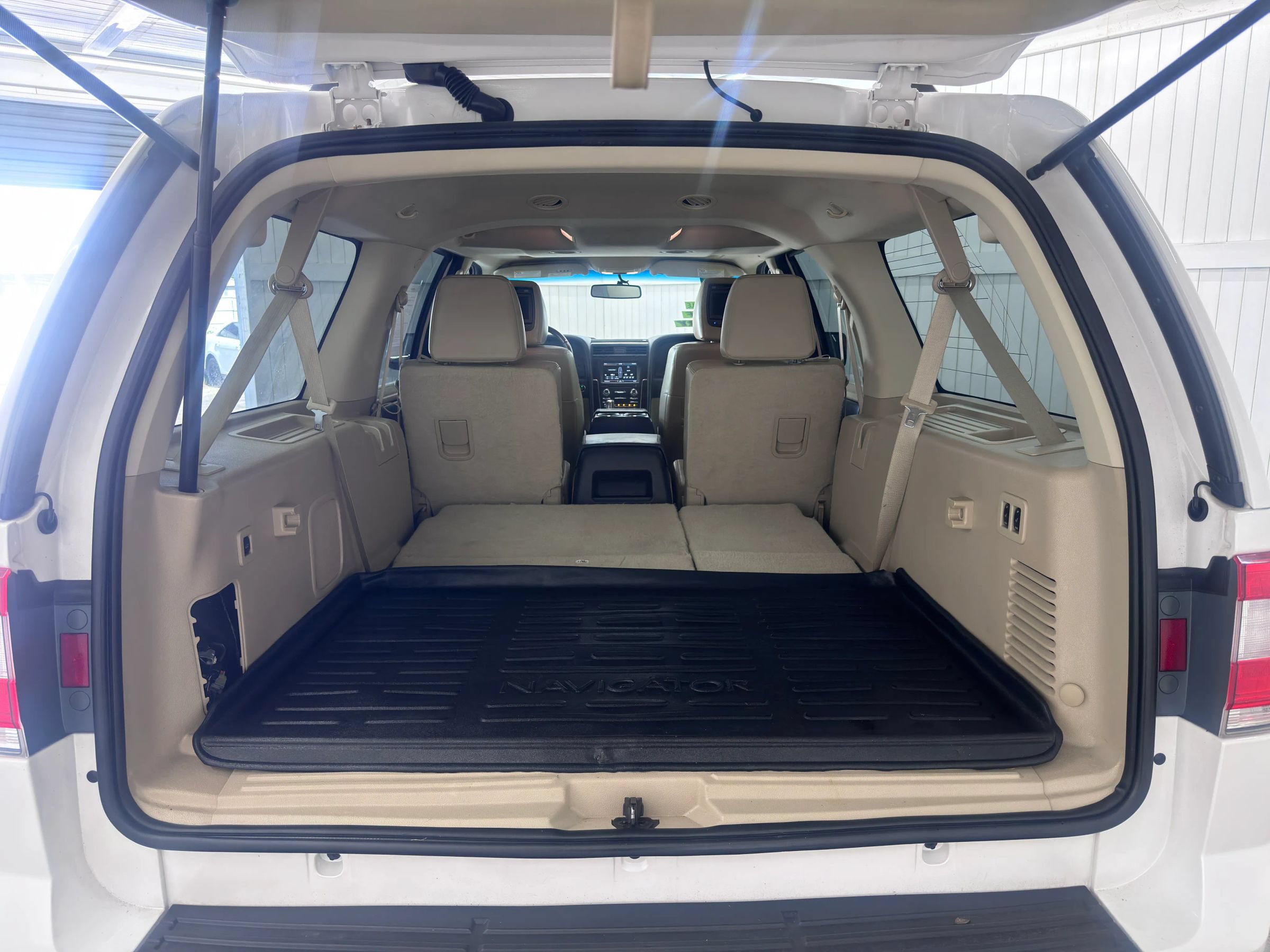 Used 2015 Lincoln Navigator L 2WD w/ Equipment Group 101A Reserve image 14