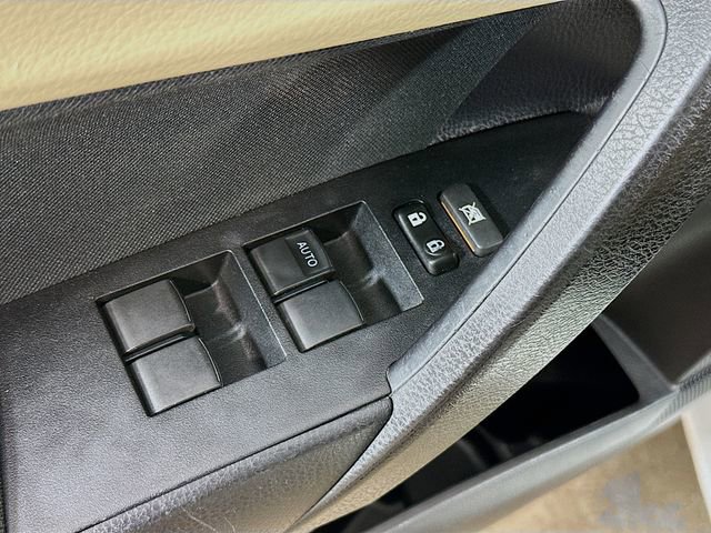 Used 2018 Toyota Corolla LE image 16