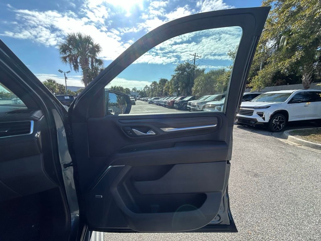 Used 2021 GMC Yukon Denali w/ Denali Premium Package image 28