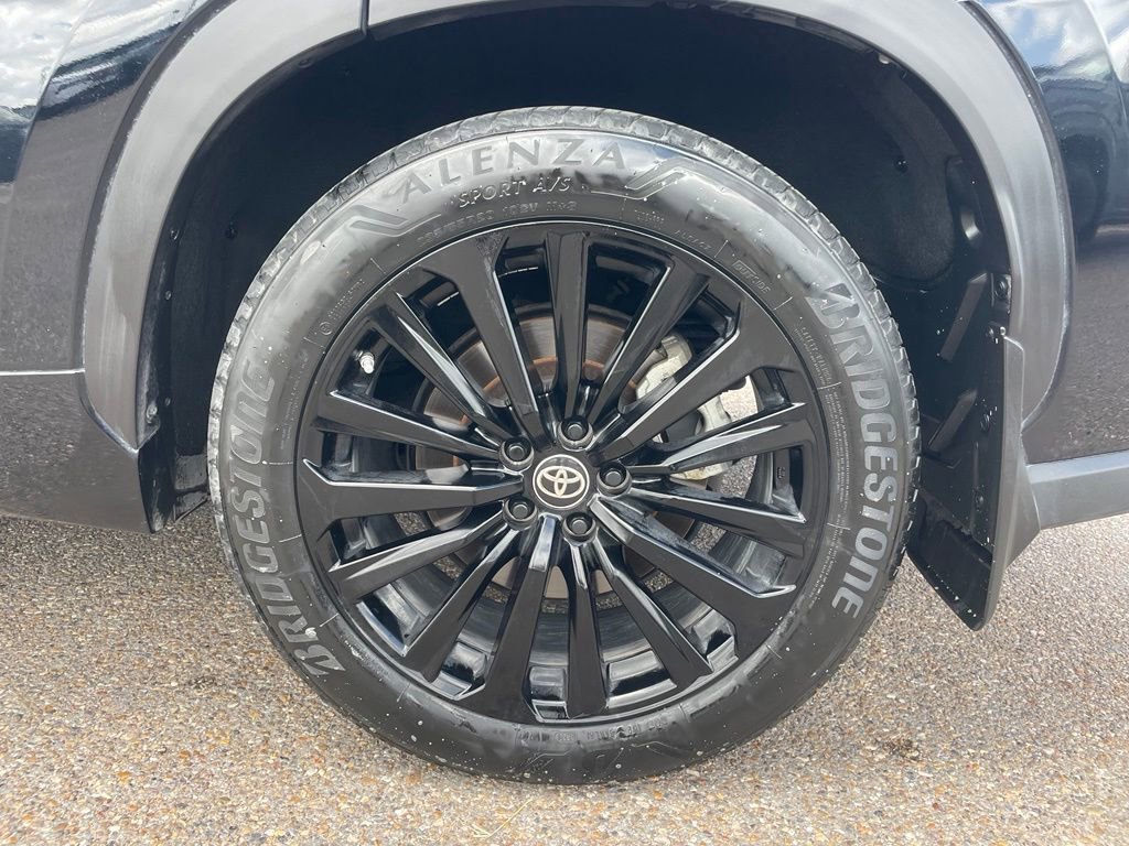 Used 2023 Toyota Highlander XSE FWD image 18